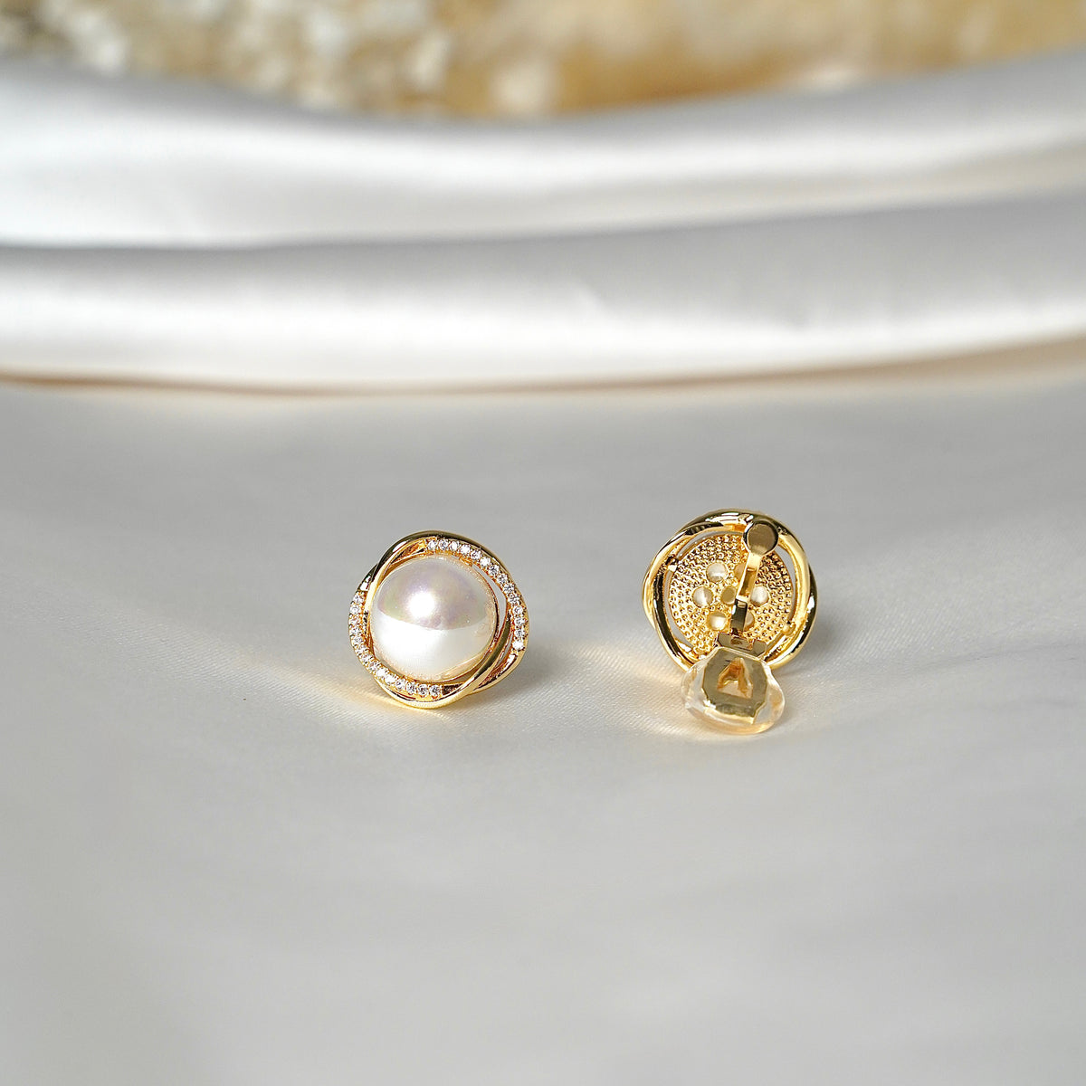 Clip-On Earrings with White Pearl – Gold Tone